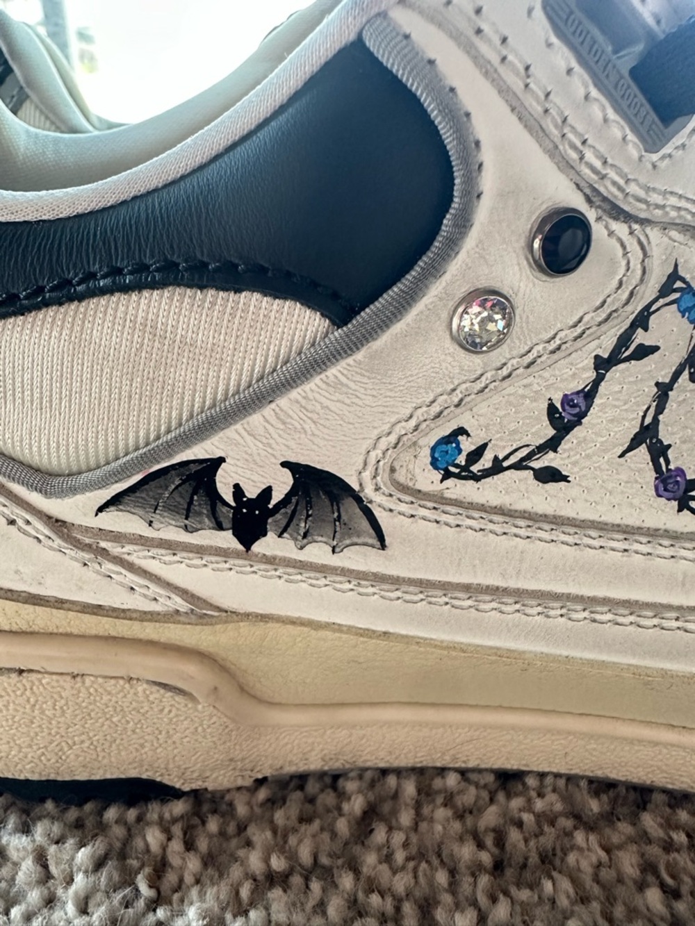 Golden Goose womens White Leather Sneakers with Black Laces - Picture 5 of 7